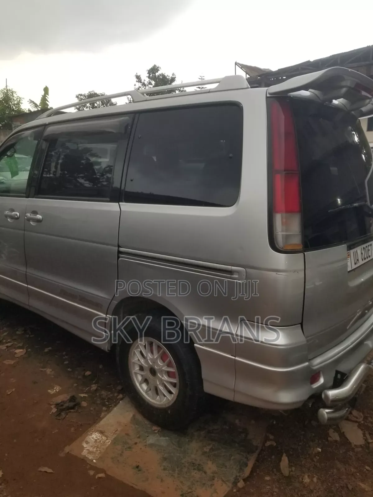 Toyota Noah 2001 White