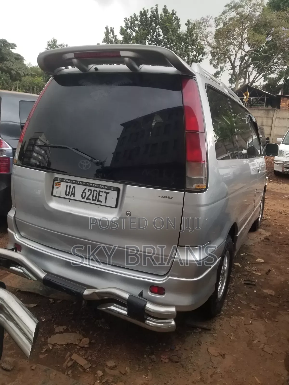 Toyota Noah 2001 White