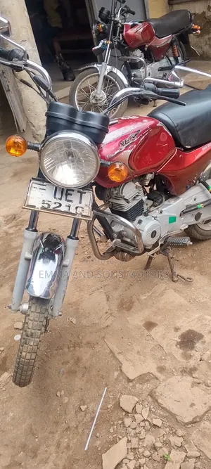 Bajaj Boxer 100 2022 Red