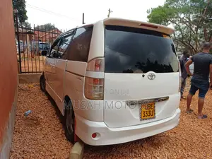Toyota Voxy 2006 White