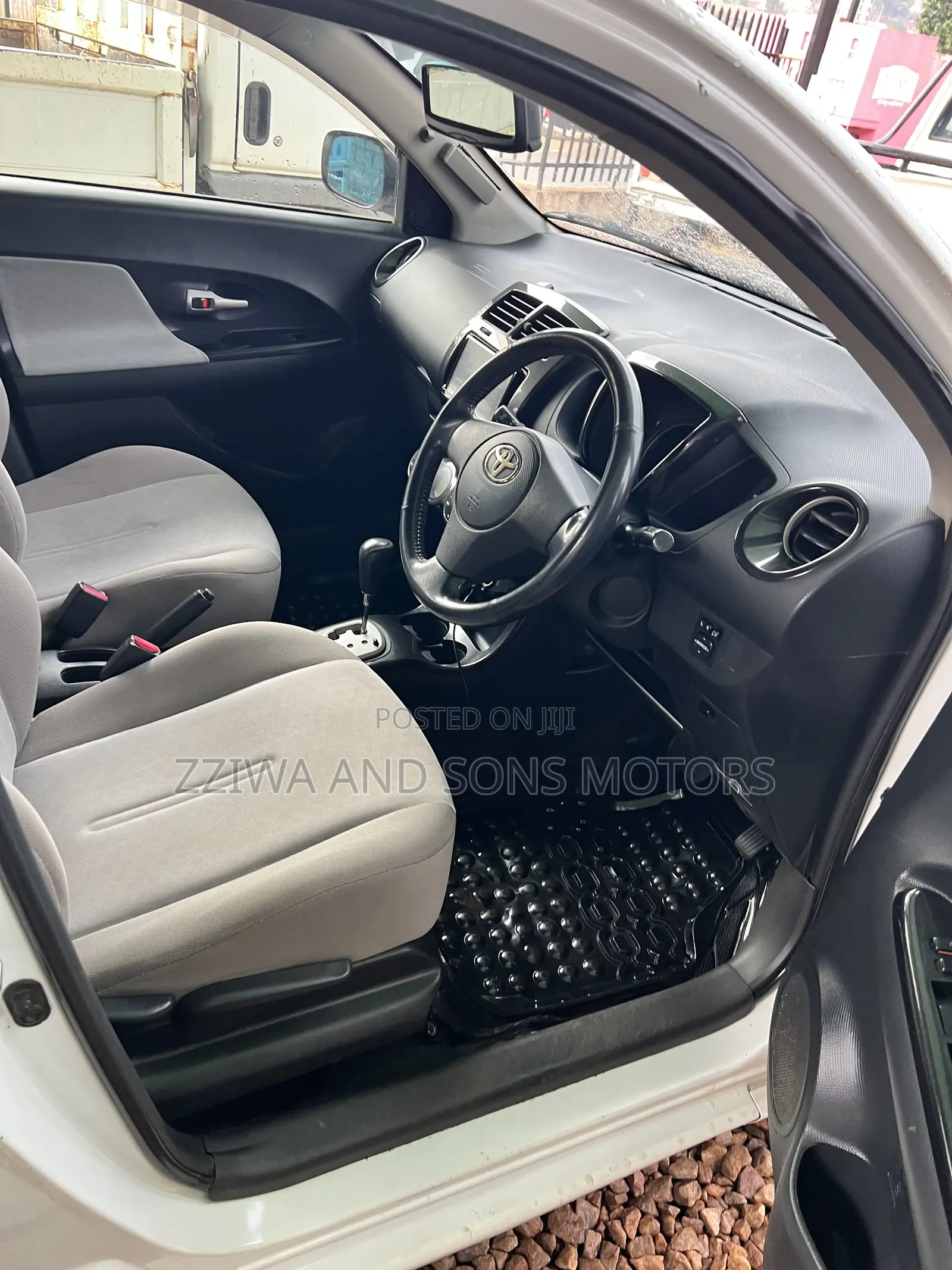 Toyota IST 2012 White