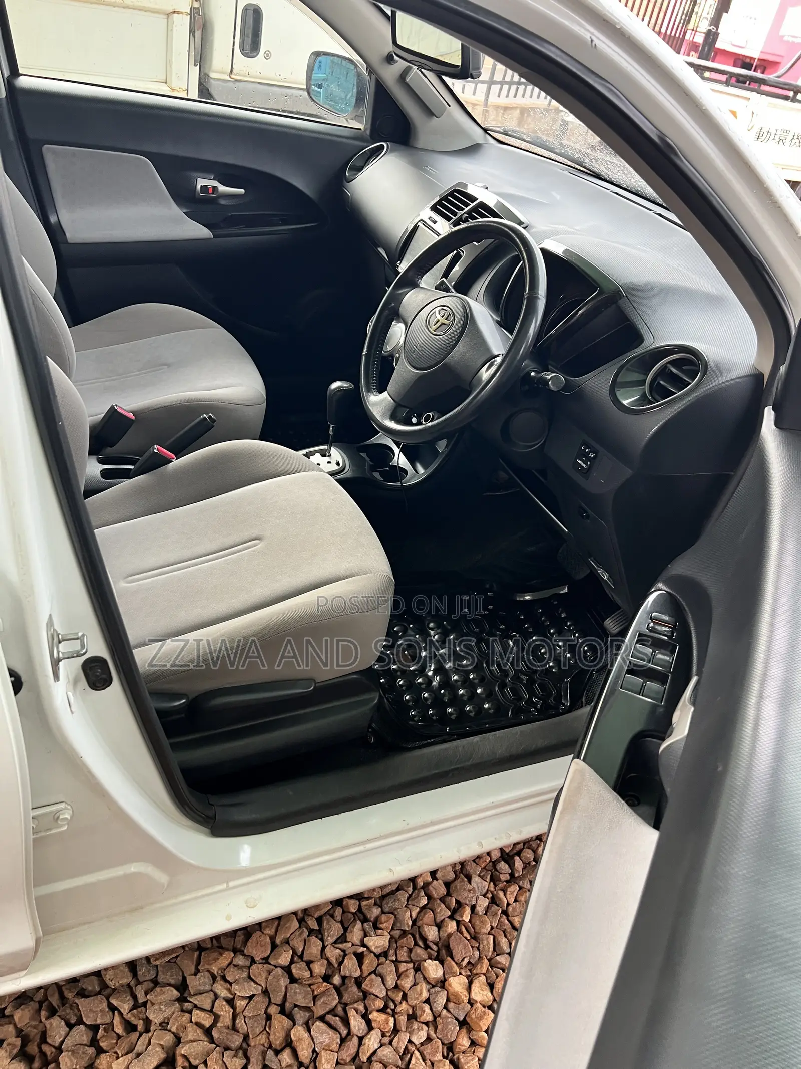 Toyota IST 2012 White