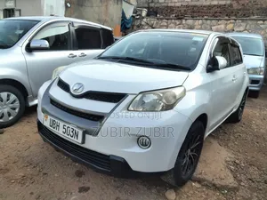 Toyota IST 2010 White