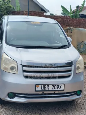 Toyota Noah 2009 Silver