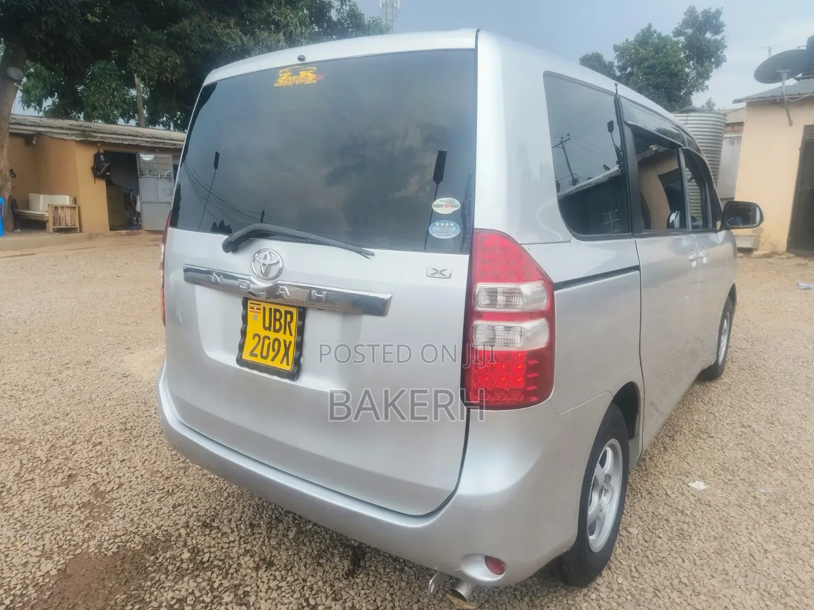 Toyota Noah 2009 Silver