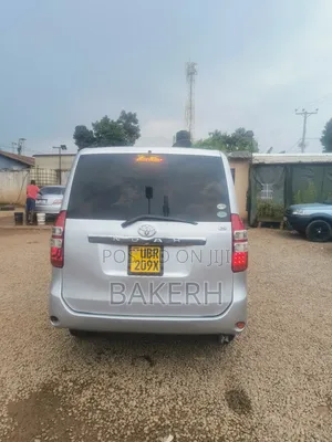 Toyota Noah 2009 Silver