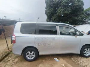 Toyota Noah 2009 Silver