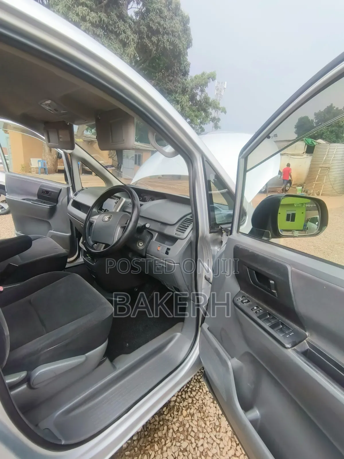 Toyota Noah 2009 Silver