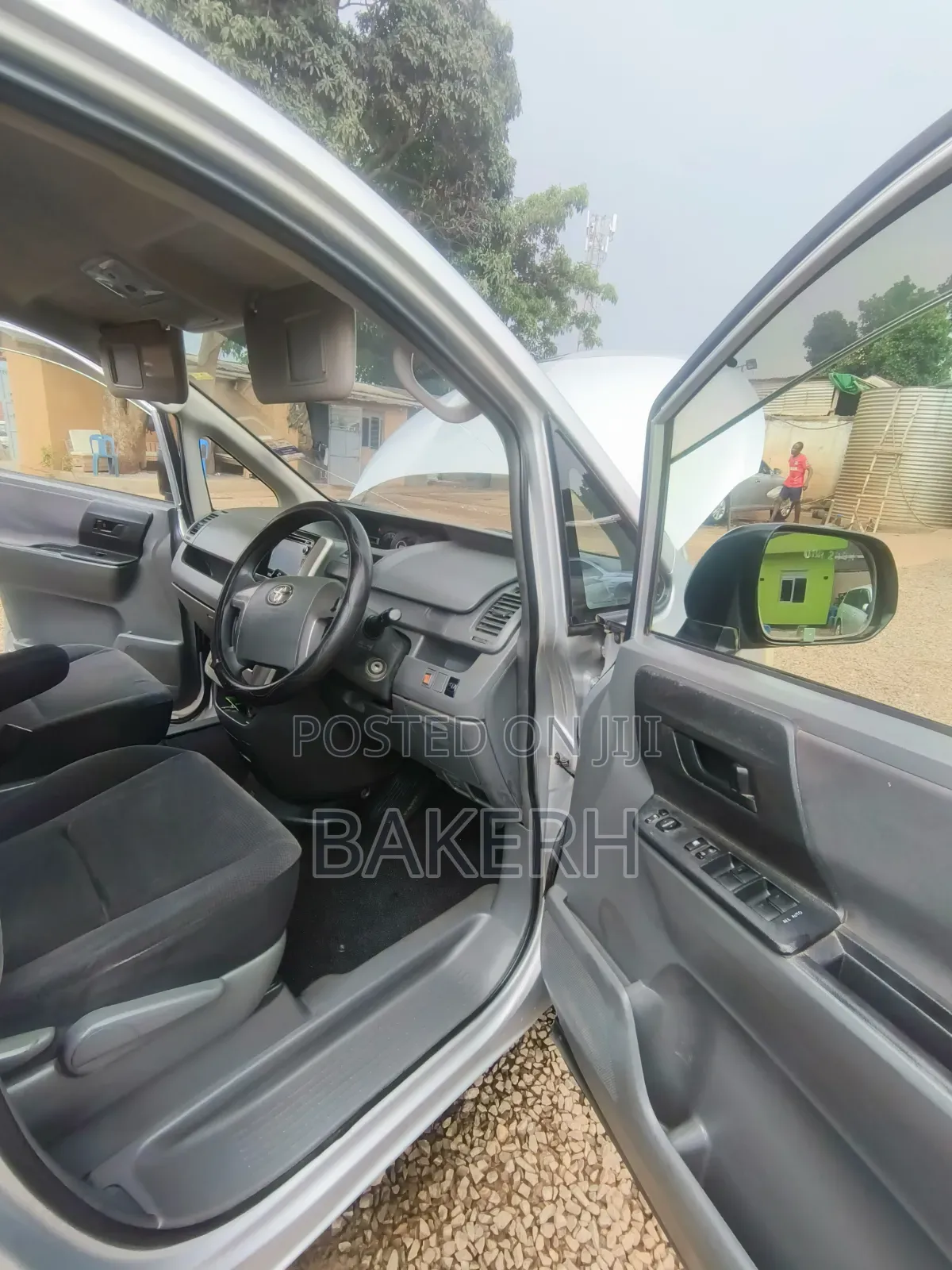 Toyota Noah 2009 Silver