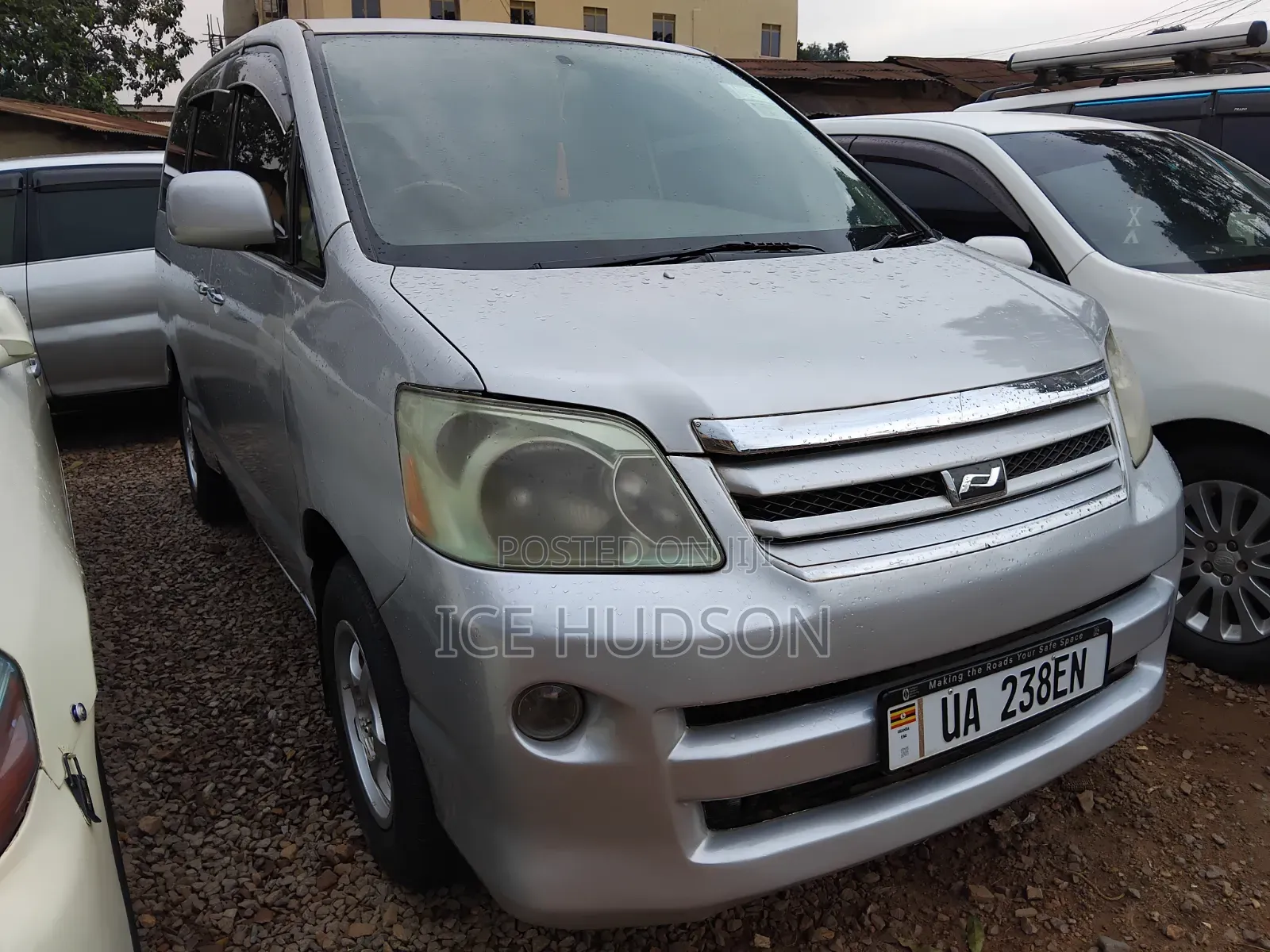 Toyota Noah 2005 Gray