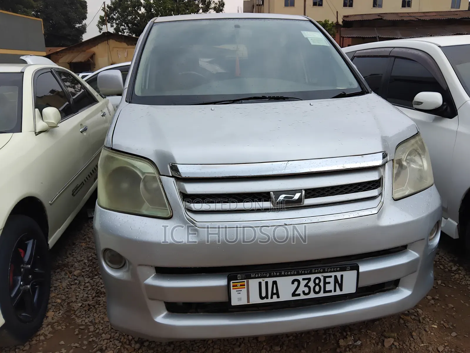 Toyota Noah 2005 Gray