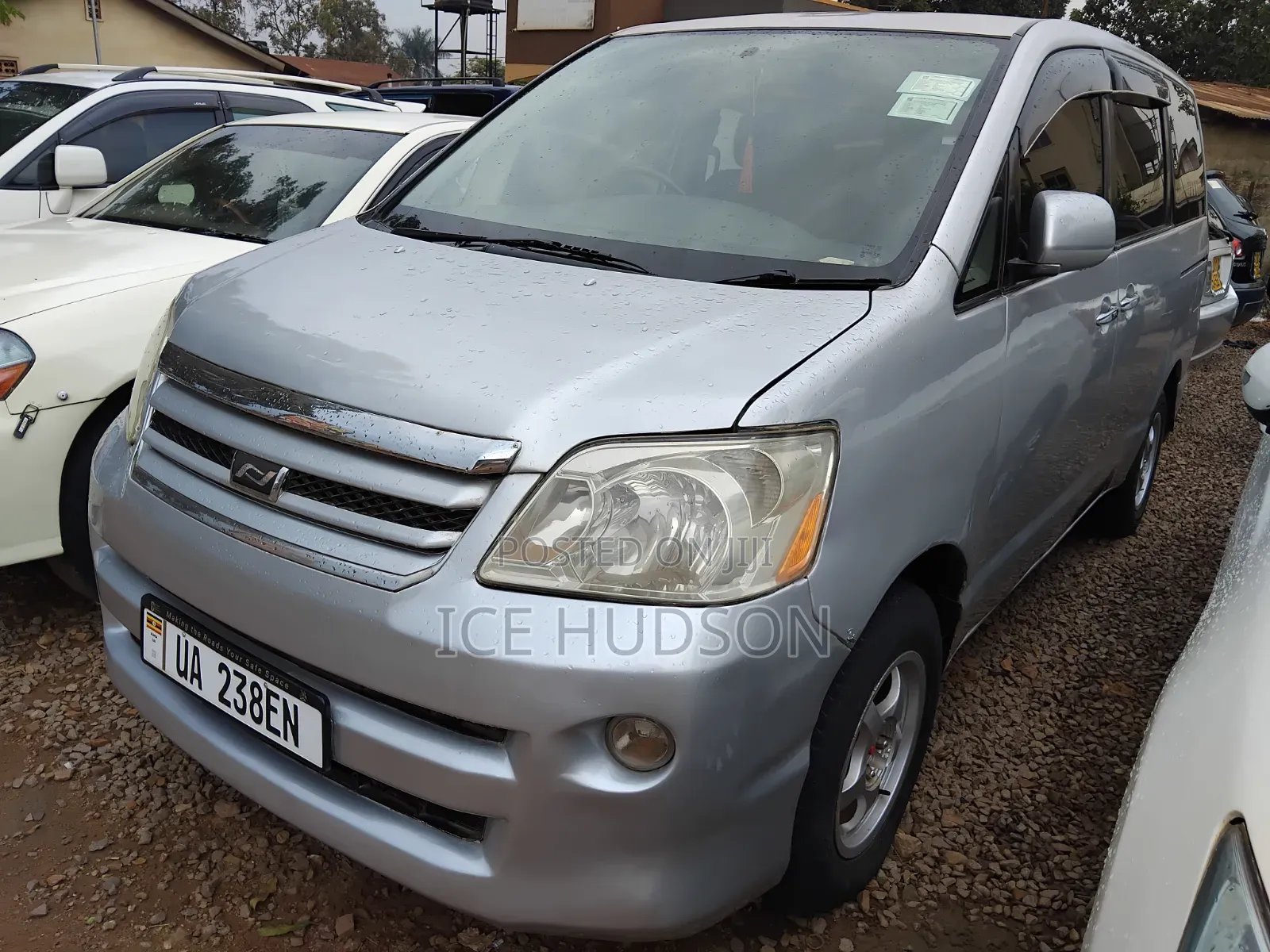 Toyota Noah 2005 Gray