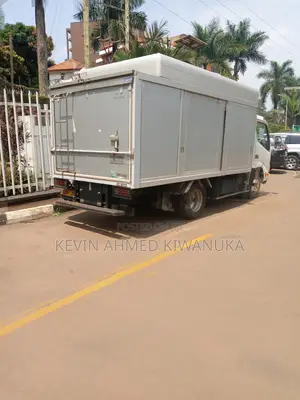 Toyota Fun Cargo 2010 White