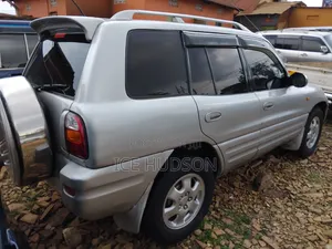 Toyota RAV4 Automatic 2000 Silver