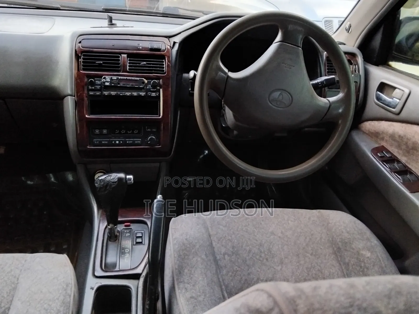 Toyota Corona Premio 2000 Silver