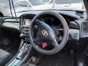 Toyota Kluger 2004 Ivory