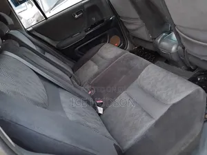 Toyota Kluger 2004 Ivory