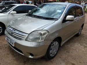 Toyota Raum 2005 Gold