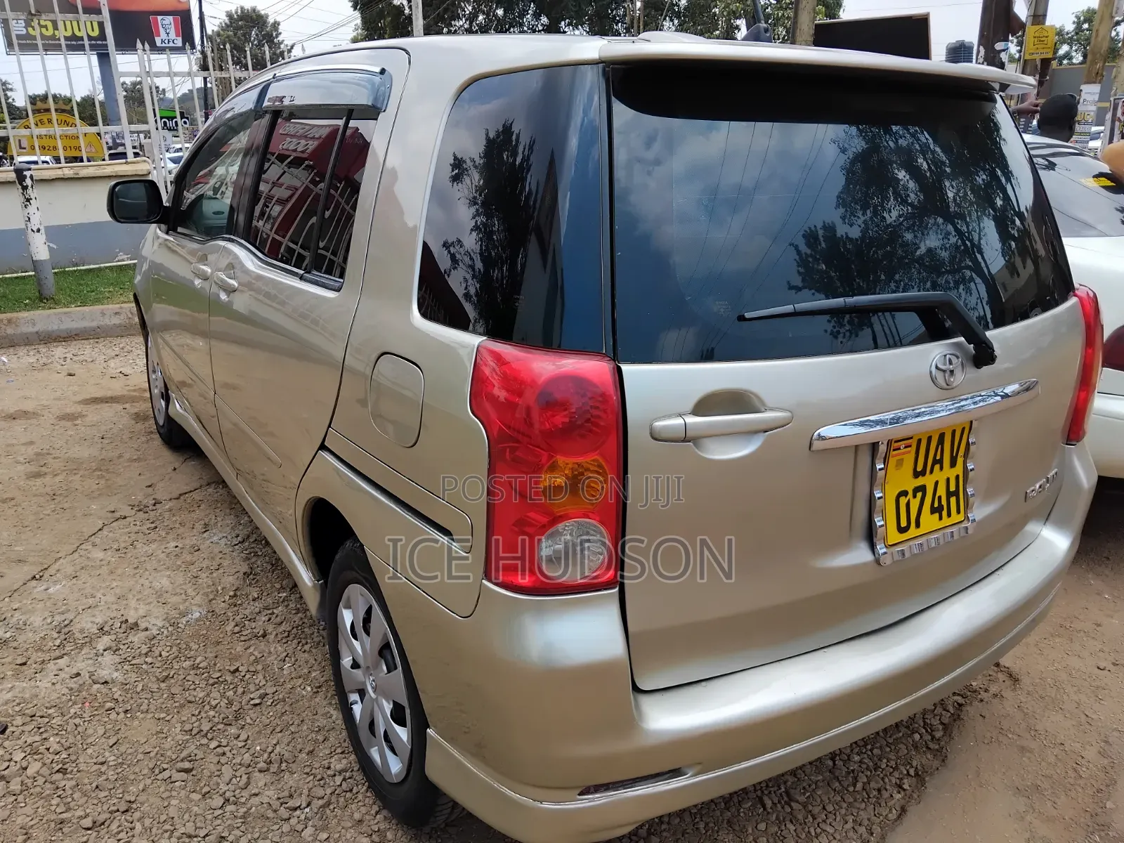 Toyota Raum 2005 Gold