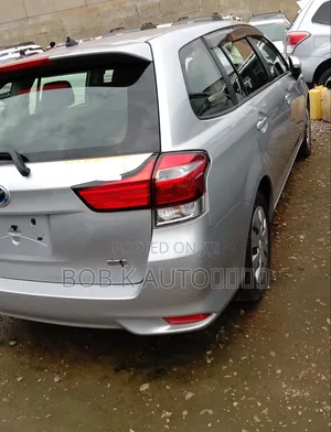 Toyota Corolla Fielder 2018 Silver