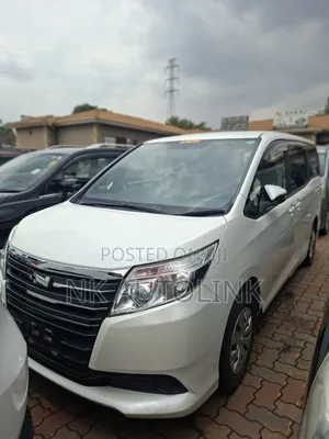 Toyota Noah 2.0 AWD (7 Seater) 2014 White