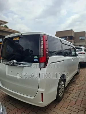 Toyota Noah 2.0 AWD (7 Seater) 2014 White