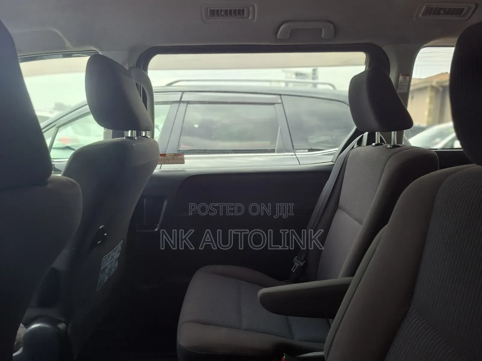 Toyota Noah 2.0 AWD (7 Seater) 2014 White