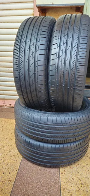 225 65 R17 Toyo From Japan Just Contact Us We Deliver at Ur Office.