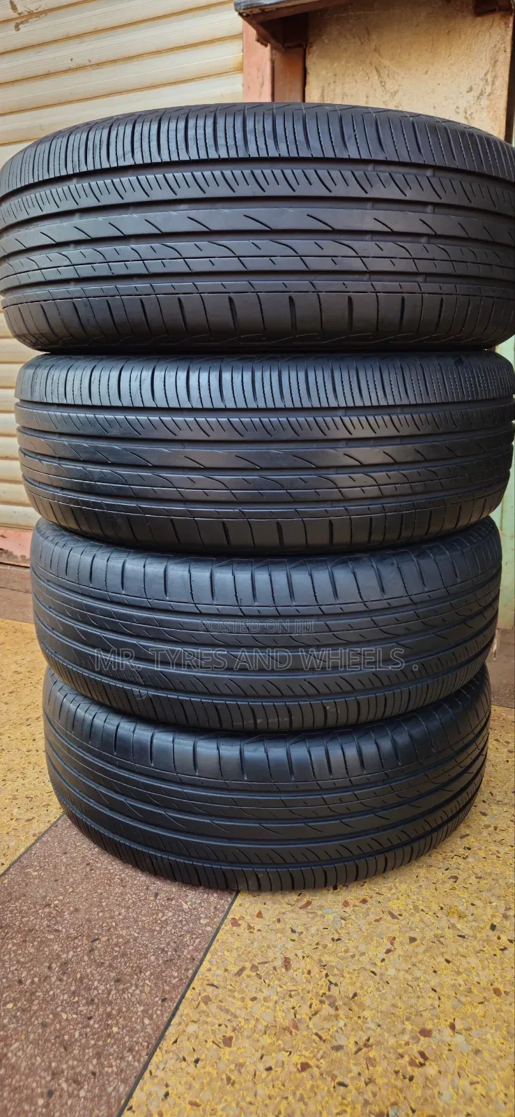 225 65 R17 Toyo From Japan Just Contact Us We Deliver at Ur Office.