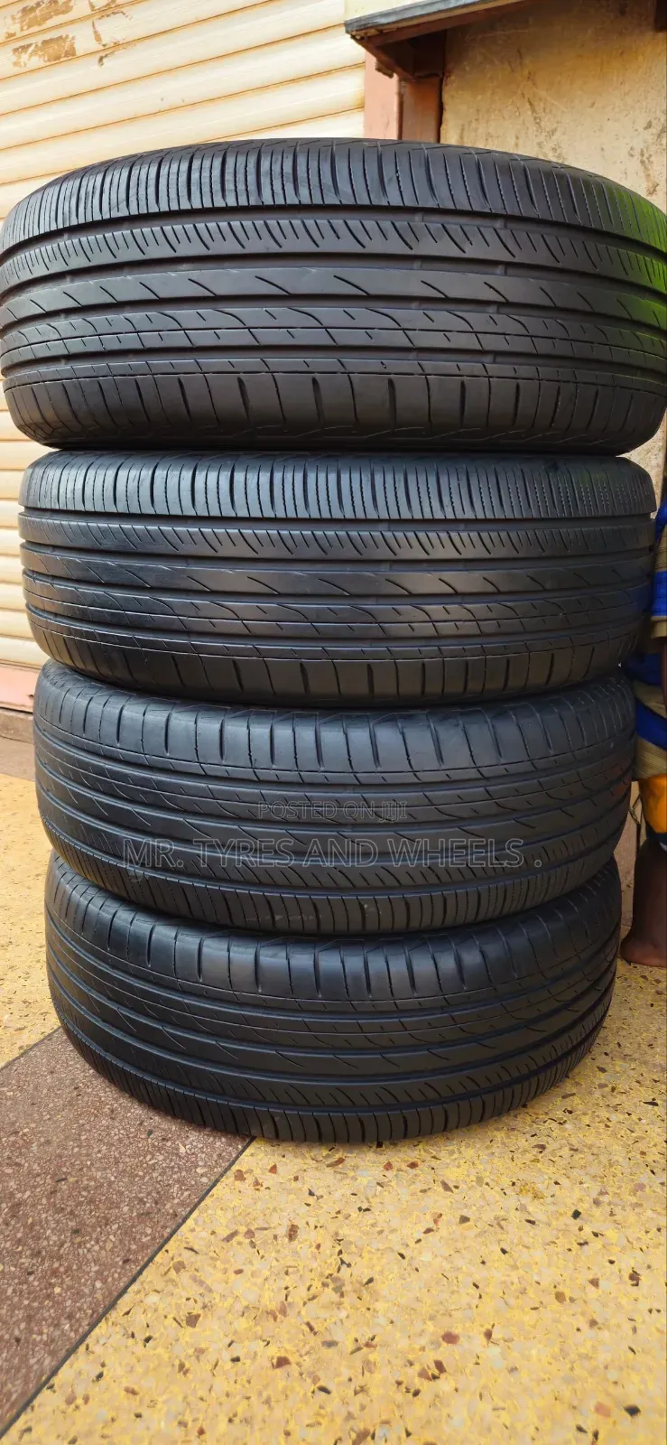 225 65 R17 Toyo From Japan Just Contact Us We Deliver at Ur Office.