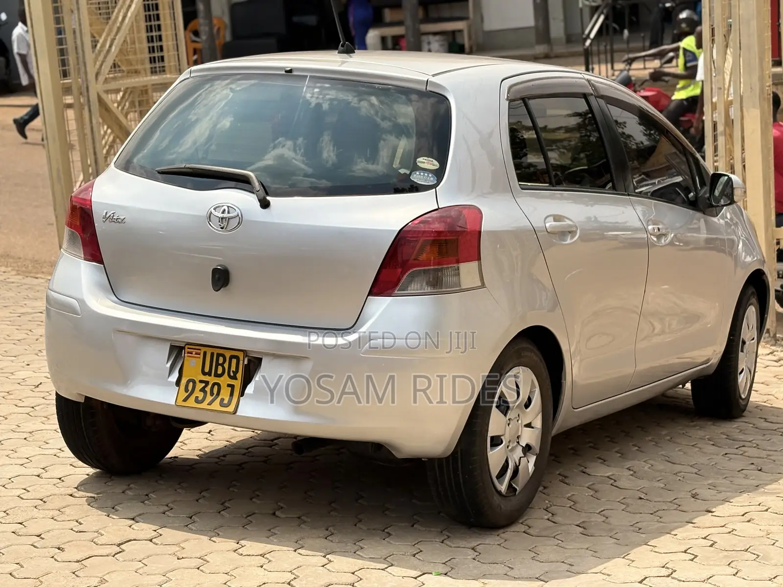 Toyota Vitz 1.5 FWD 5dr 2010 Silver