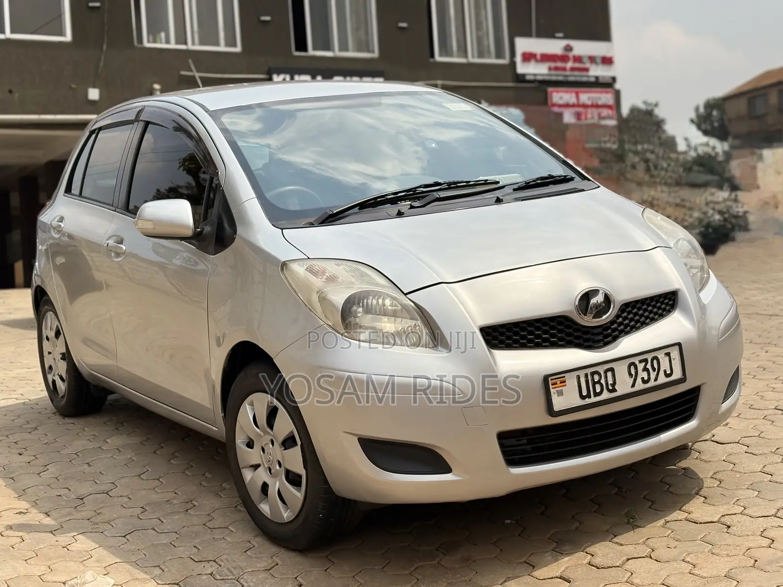Toyota Vitz 1.5 FWD 5dr 2010 Silver