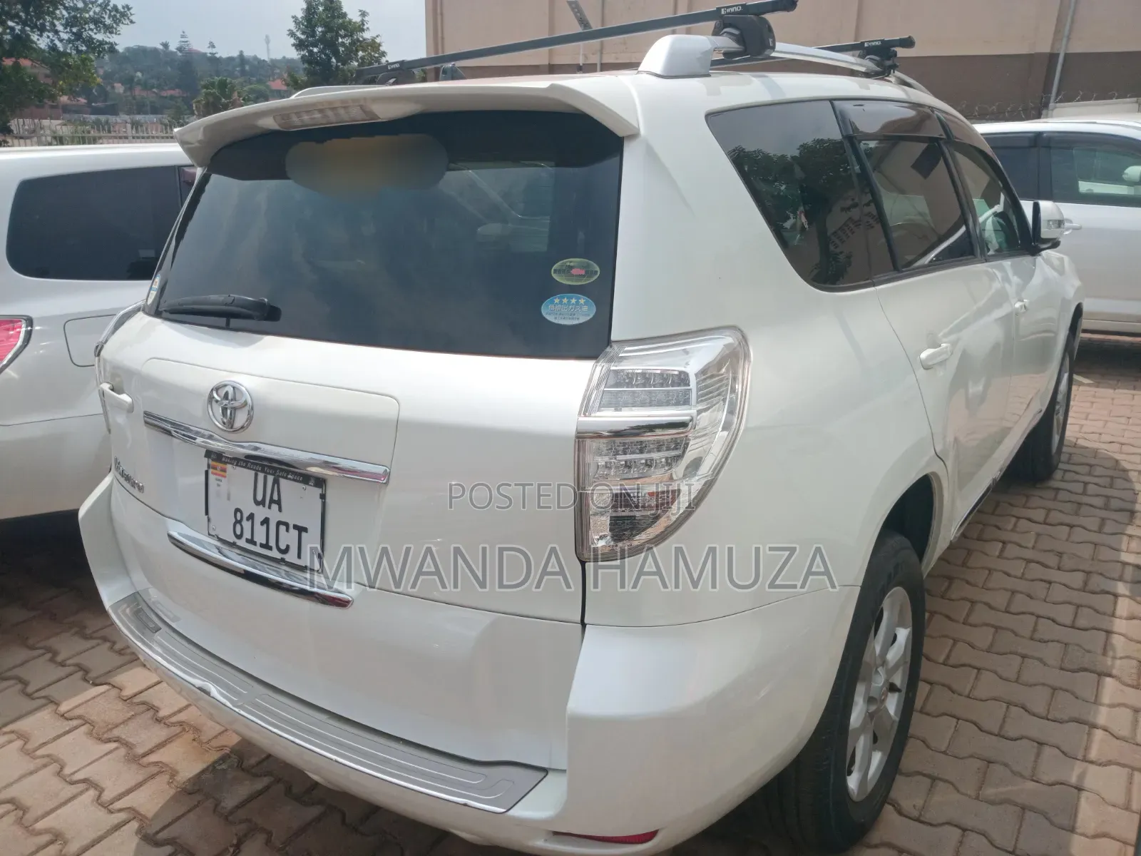 Toyota Vanguard 2012 White