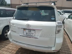 Toyota Vanguard 2012 White