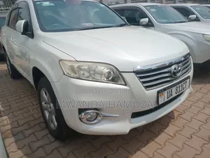 Toyota Vanguard 2012 White