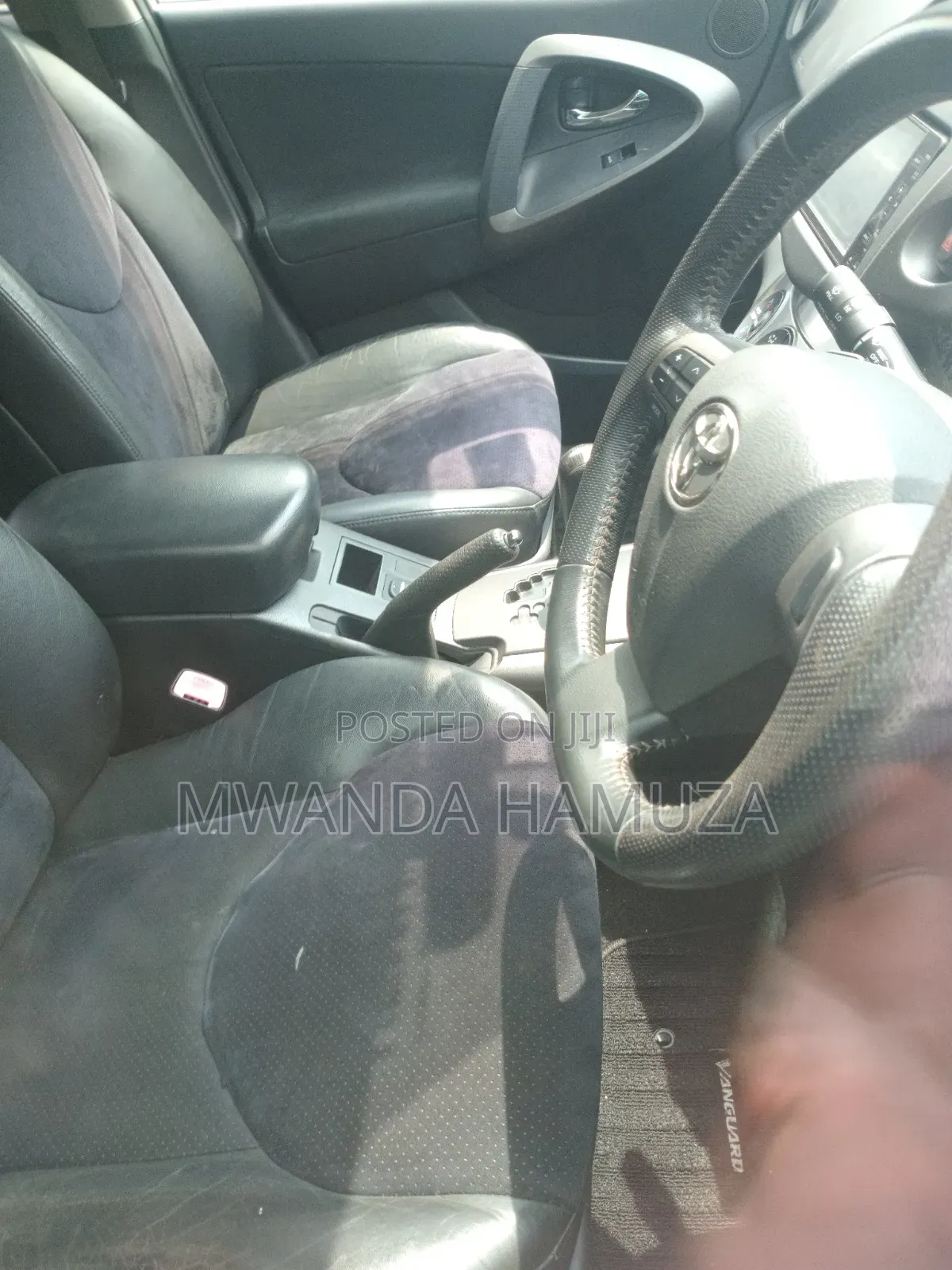 Toyota Vanguard 2012 White