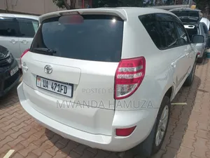 Toyota RAV4 2011 White