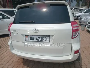 Toyota RAV4 2011 White