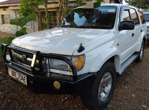 Toyota Hilux 2003 White