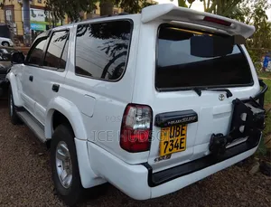 Toyota Hilux 2003 White