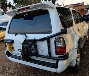 Toyota Hilux 2003 White