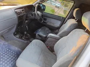 Toyota Hilux 2003 White