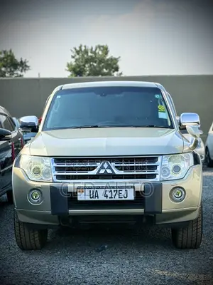 Mitsubishi Pajero 2010 Green