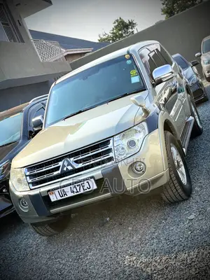Mitsubishi Pajero 2010 Green