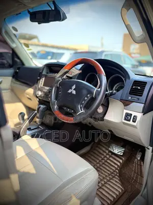 Mitsubishi Pajero 2010 Green