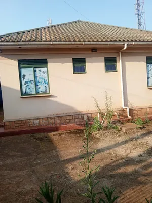 8bdrm Bungalow in Bweyogere Bukasa, Central Division for rent