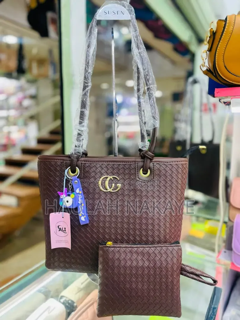 Ladies Fashion Hand Bag -Stylish , Spacious and Durable.