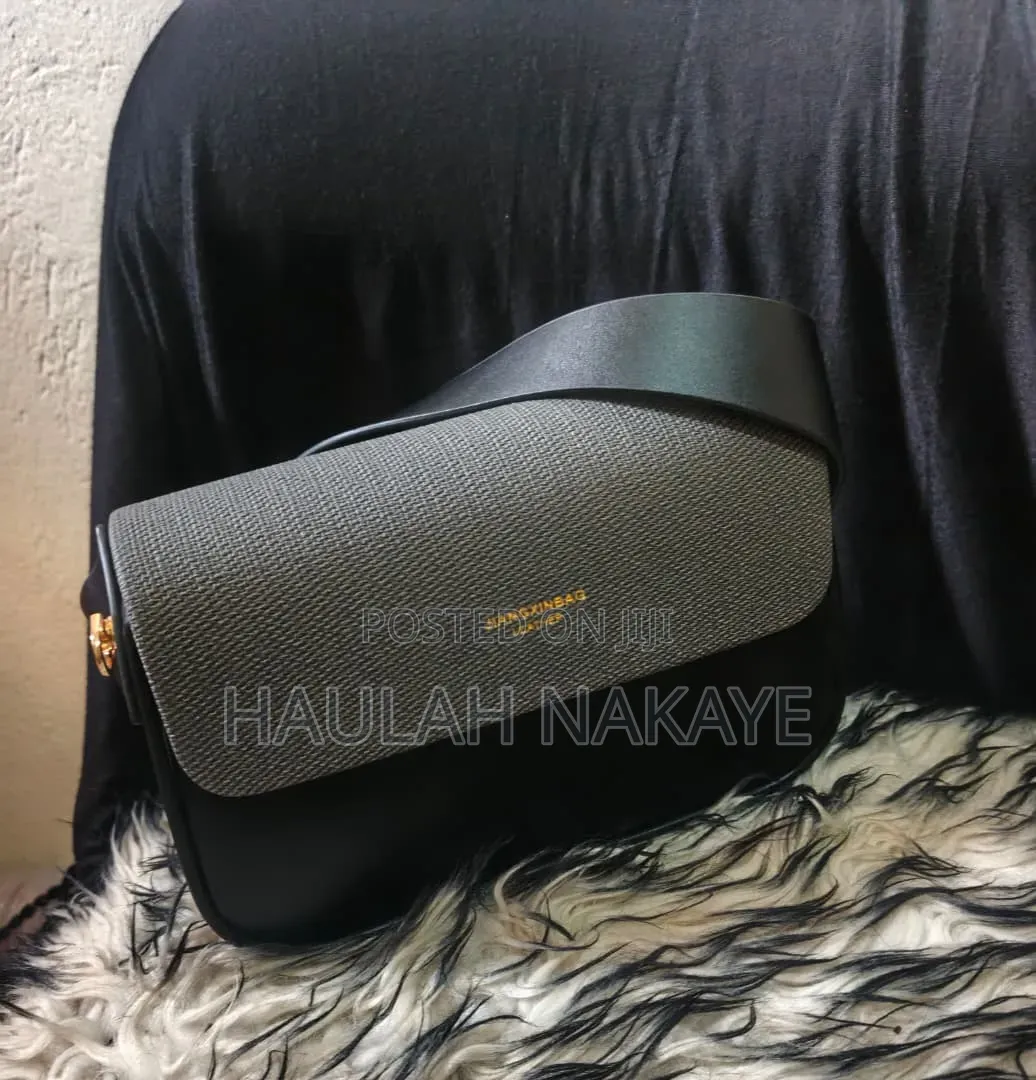 Ladies Fashion Hand Bag -Stylish , Spacious and Durable.
