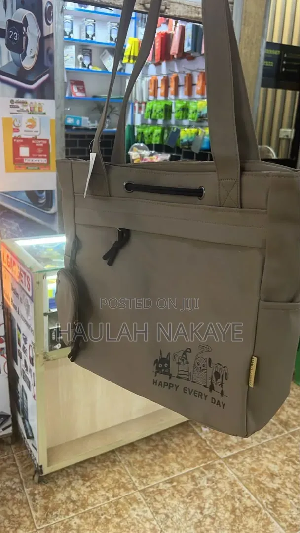Ladies Fashion Hand Bag -Stylish , Spacious and Durable.
