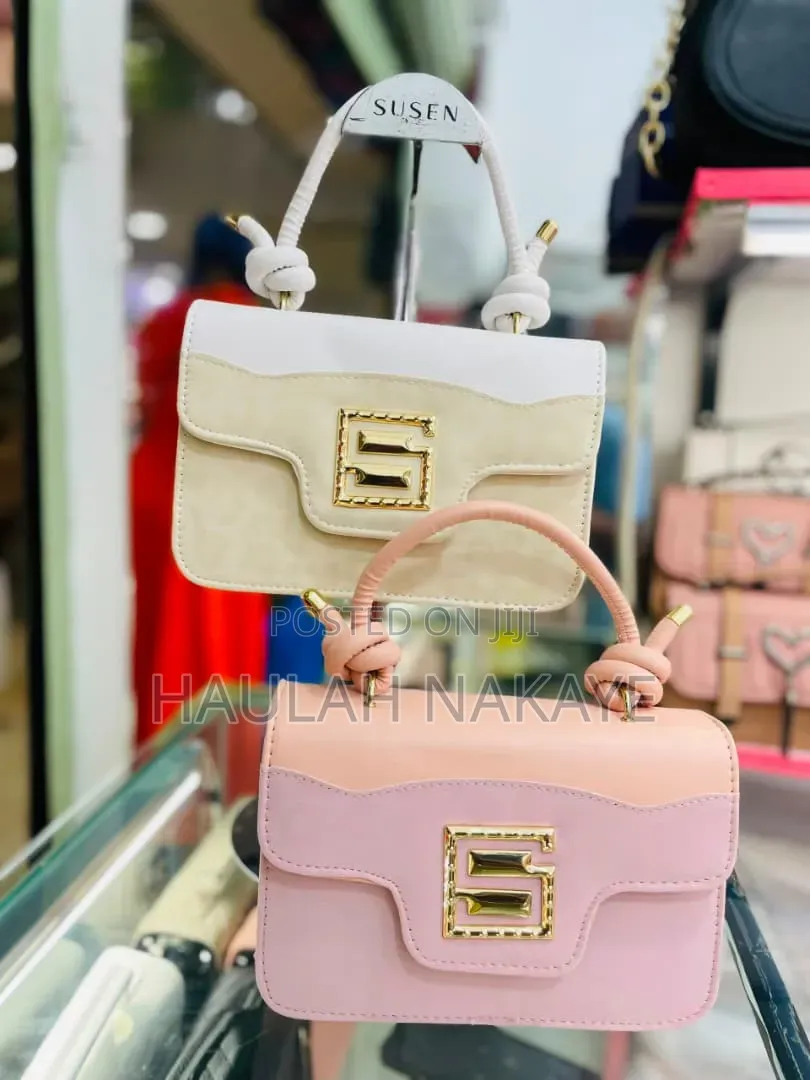 Ladies Fashion Hand Bag -Stylish , Spacious and Durable.